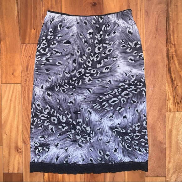 Vintage Y2K Guess Stretch Lace Trim Feather Animal Skirt - Picture 4 of 13